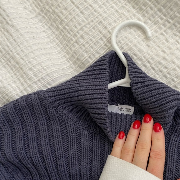 Cropped sweater - Picture 2 of 2